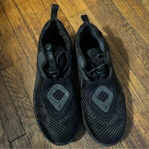 Nike Boy's LEBRON JAMES Basketball Shoes Black CN8689-003 Size 6.5Y EUC